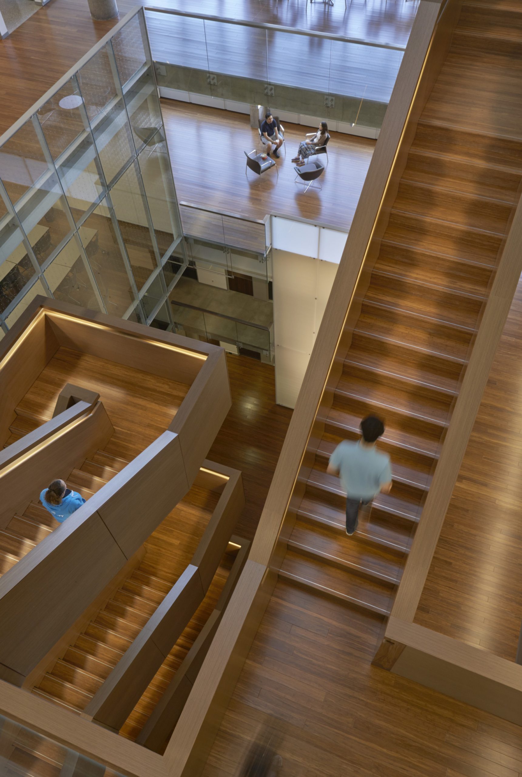 atirum stair with people