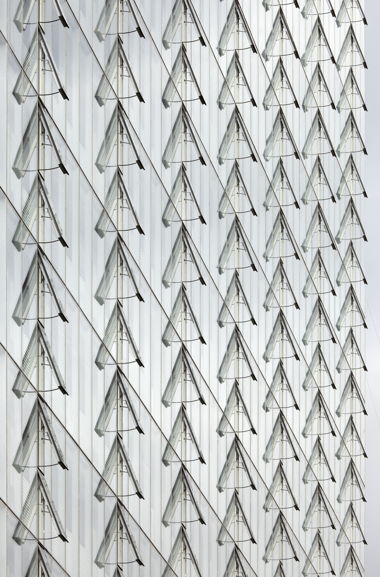 Manitoba Hydro Place's operable windows aid thermal resilience.
